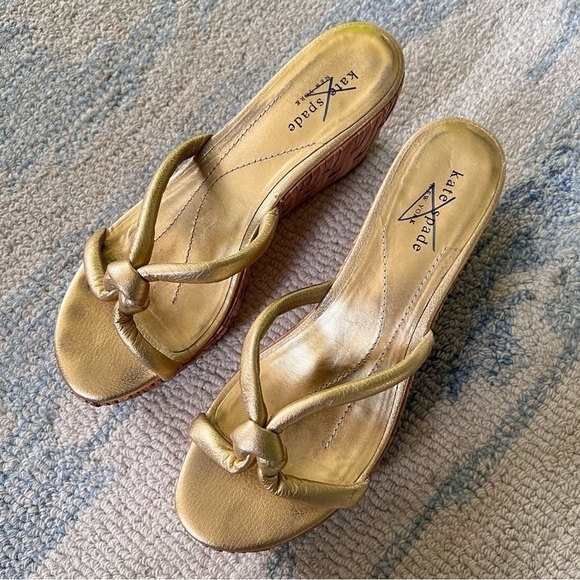 KATE SPADE METALLIC GOLD SOFT KNOT PLATFORM BAMBOO WEDGE SANDALS SZ 7 - Picture 10 of 11